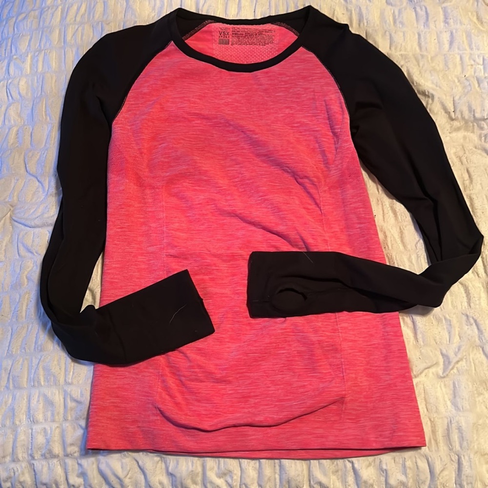 Victorias Secret VSX workout top small 
Great condition 
Stretchy and breathable